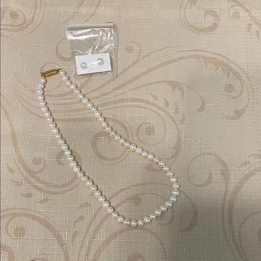 Elegant White Pearl Necklace & matching earrings